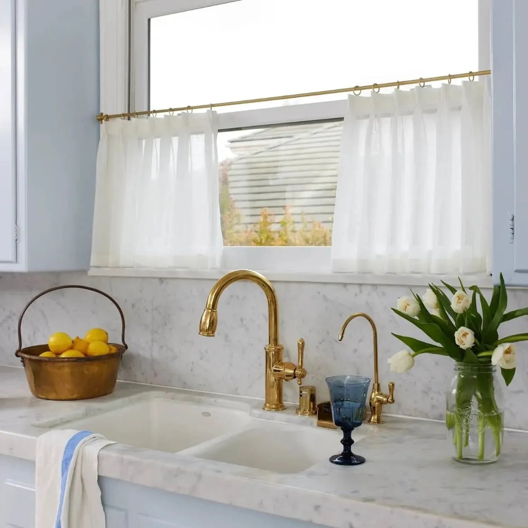 Guide to Kitchen Window Curtains: How to Choose the Perfect Style, Material & Privacy Options